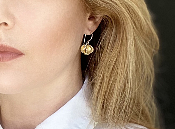 Gold Leafbud hook earrings 