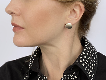 Medium smooth pebble stud earrings 