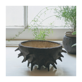 Bowl | Sculptural ceramic vessel | Black | Contemporary | Homedecor