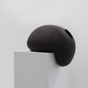 Phase | Sculptural ceramic vessel | Black | Contemporary | Homedecor